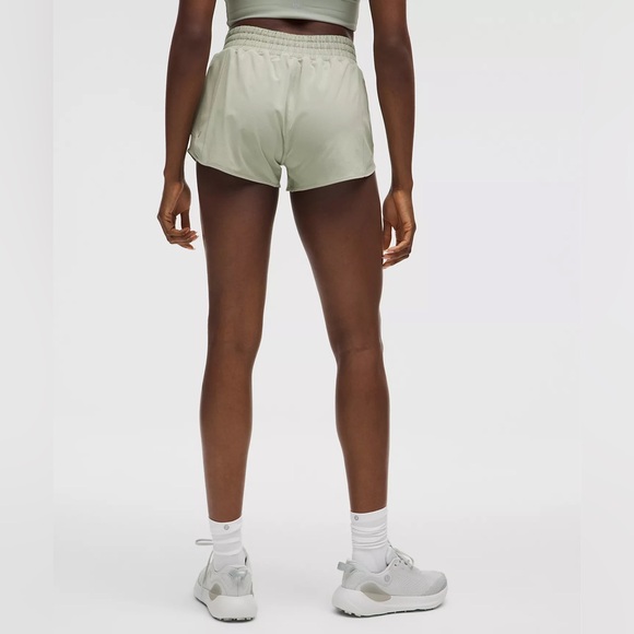 Lululemon Hotty Hot High-Rise Short 2.5" - Fog Green, Size 6 - Picture 3 of 10